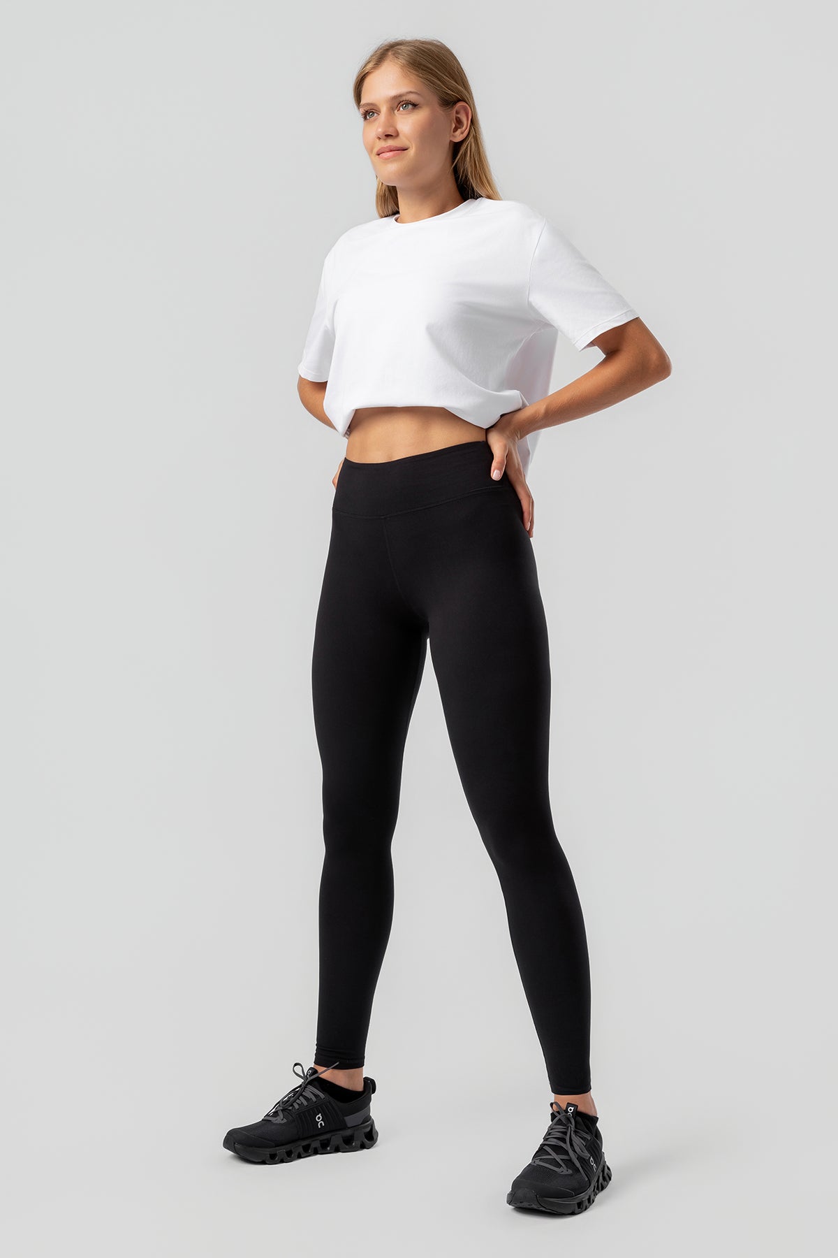 LONG-BLACK_TSH-NELA00001.jpg